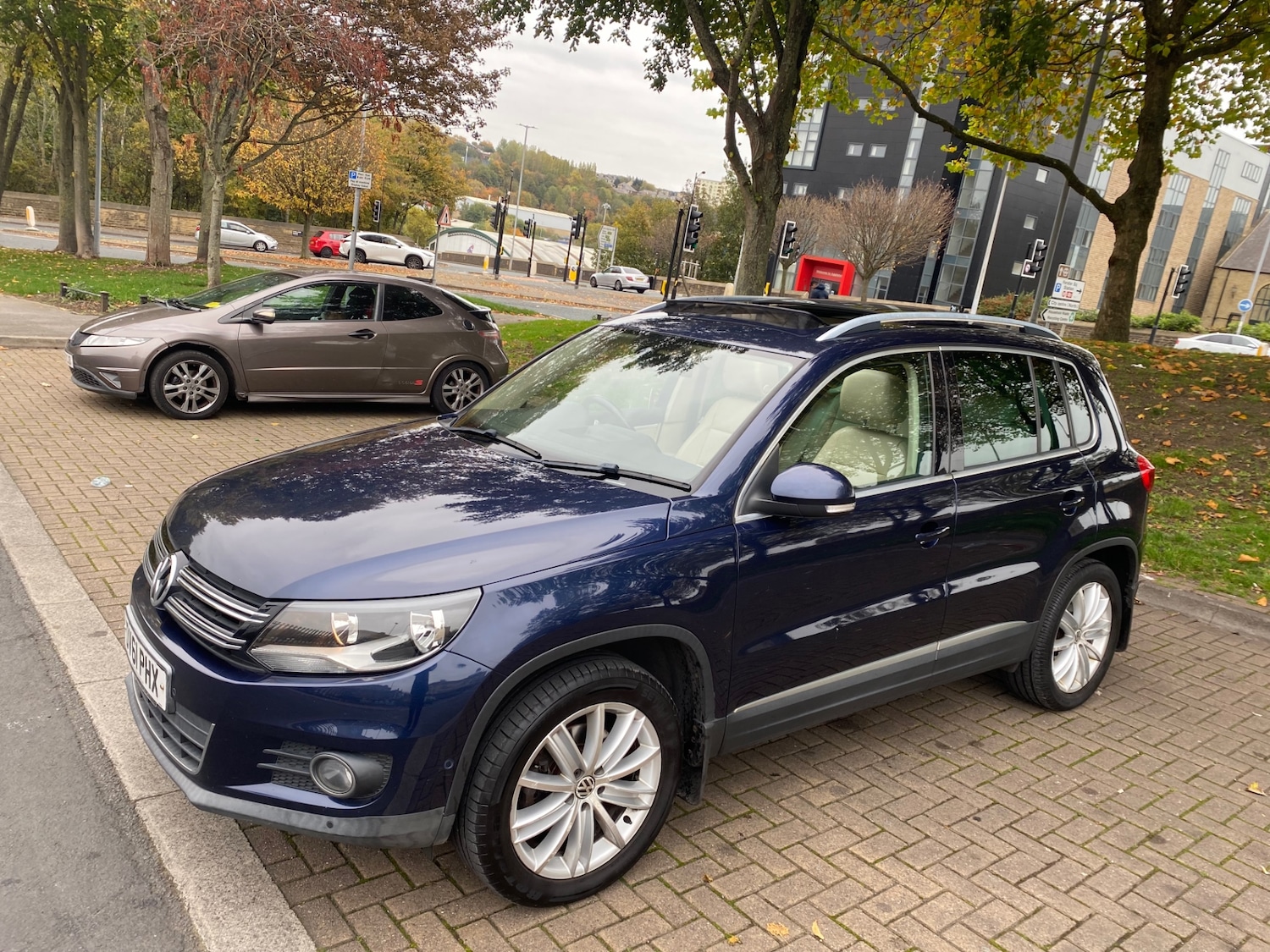 Used Volkswagen Tiguan 2011 for sale - 76293450: Photo 3