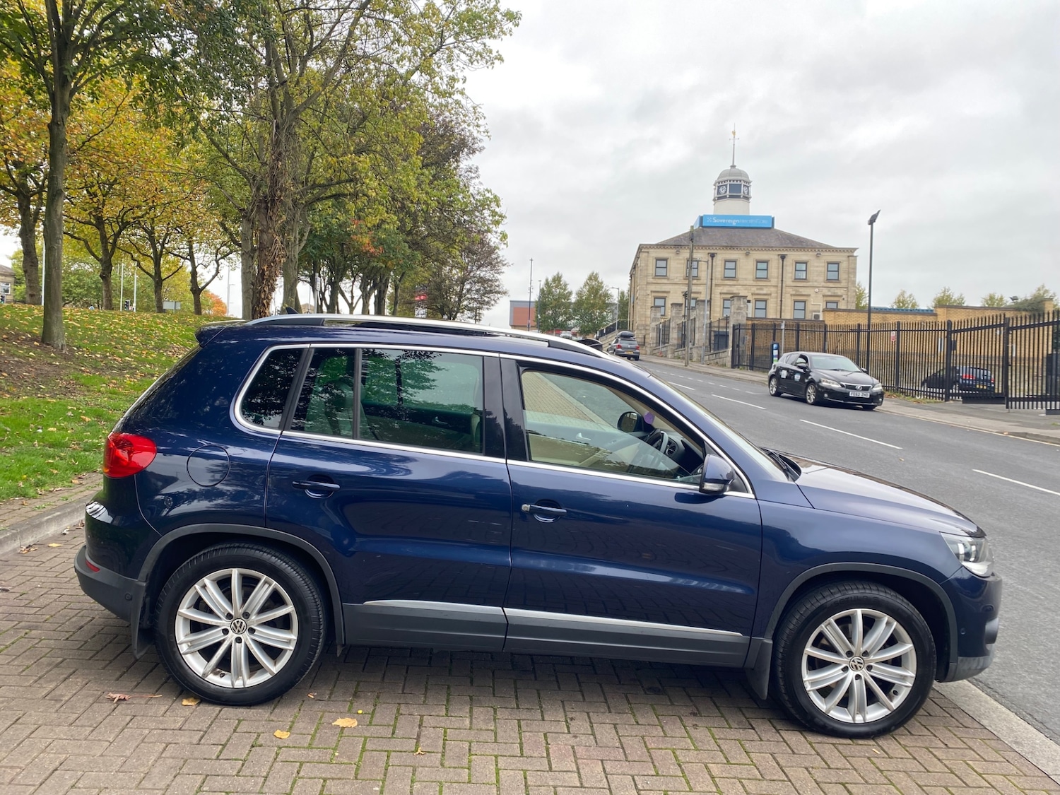 Used Volkswagen Tiguan 2011 for sale - 76293450: Photo 8