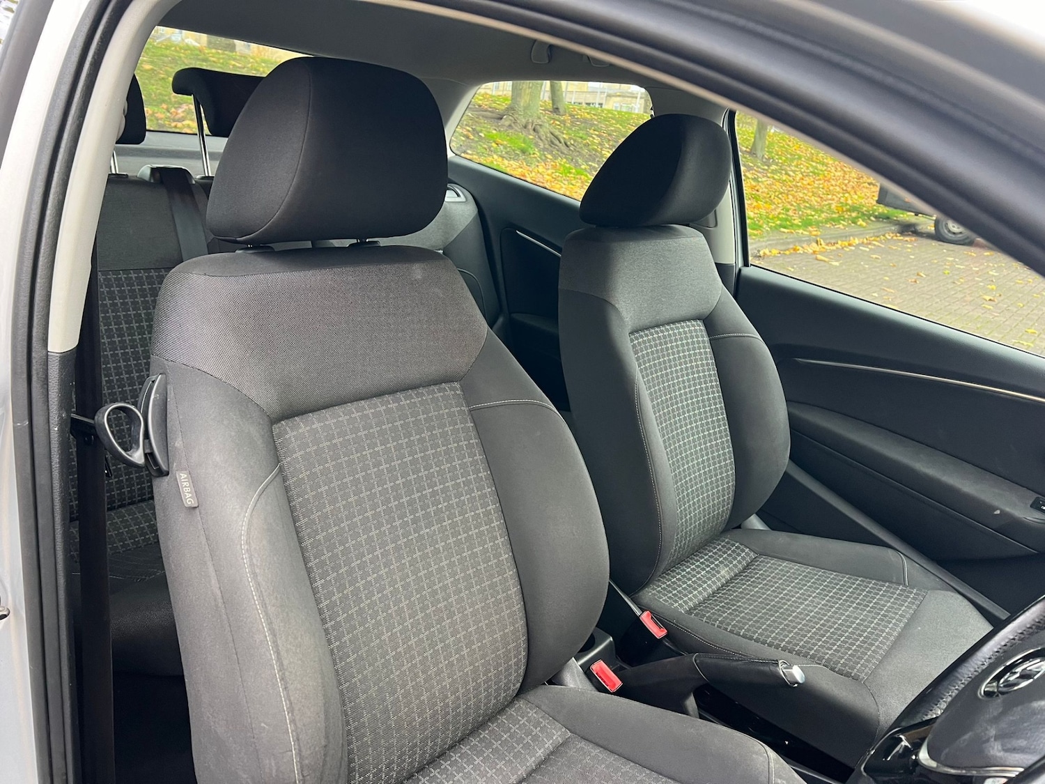 Used Volkswagen Polo 2015 for sale - 76471419: Photo 8