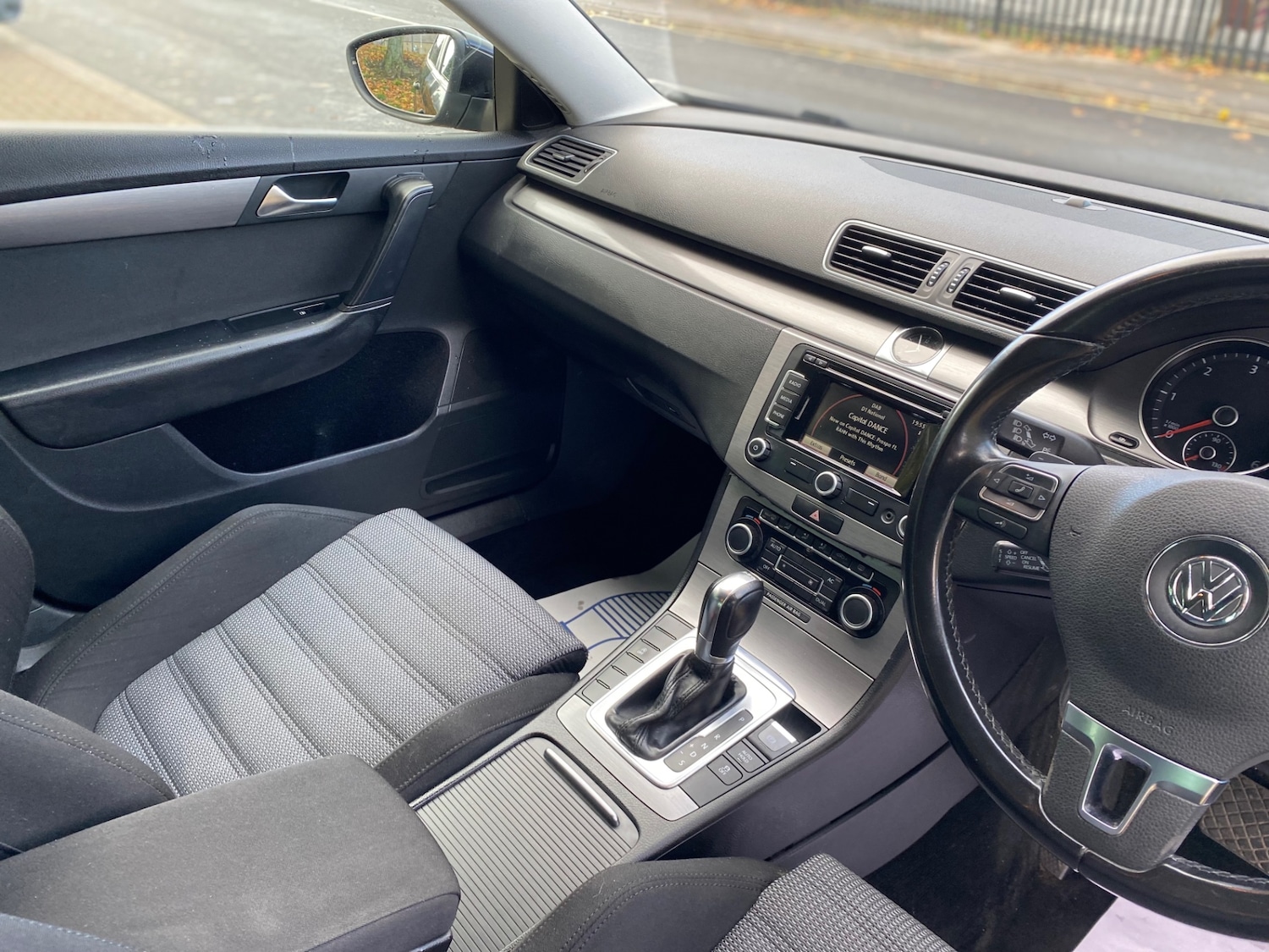 Used Volkswagen Passat 2011 for sale - 76347431: Photo 12