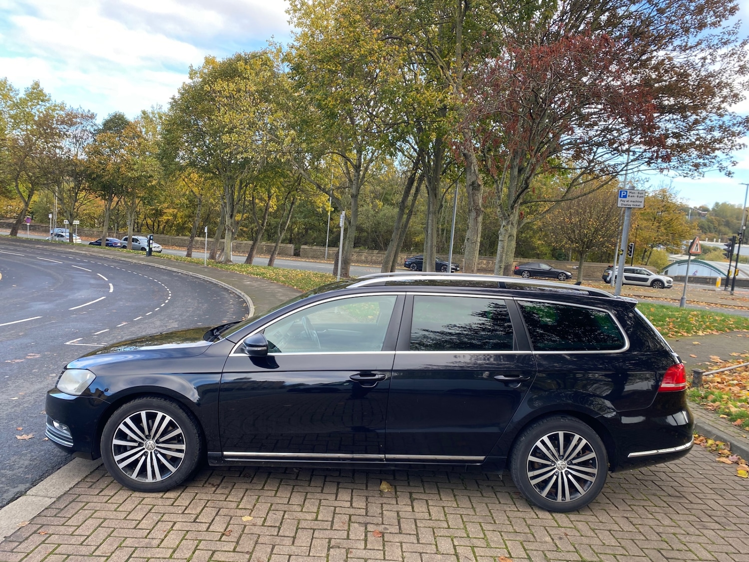 Used Volkswagen Passat 2011 for sale - 76347431: Photo 4