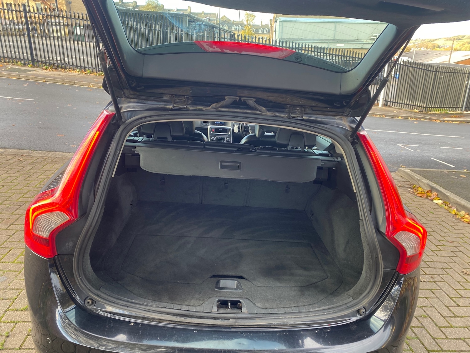 Used Volvo V60 2011 for sale - 76369540: Photo 10