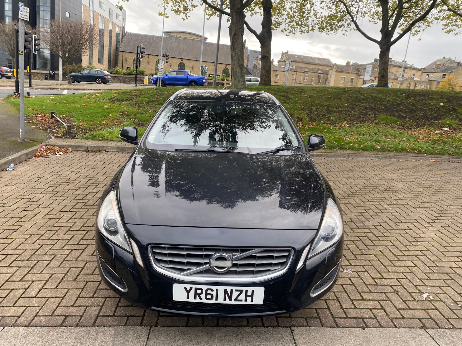 Used Volvo V60 2011 for sale - 76369540: Photo 2