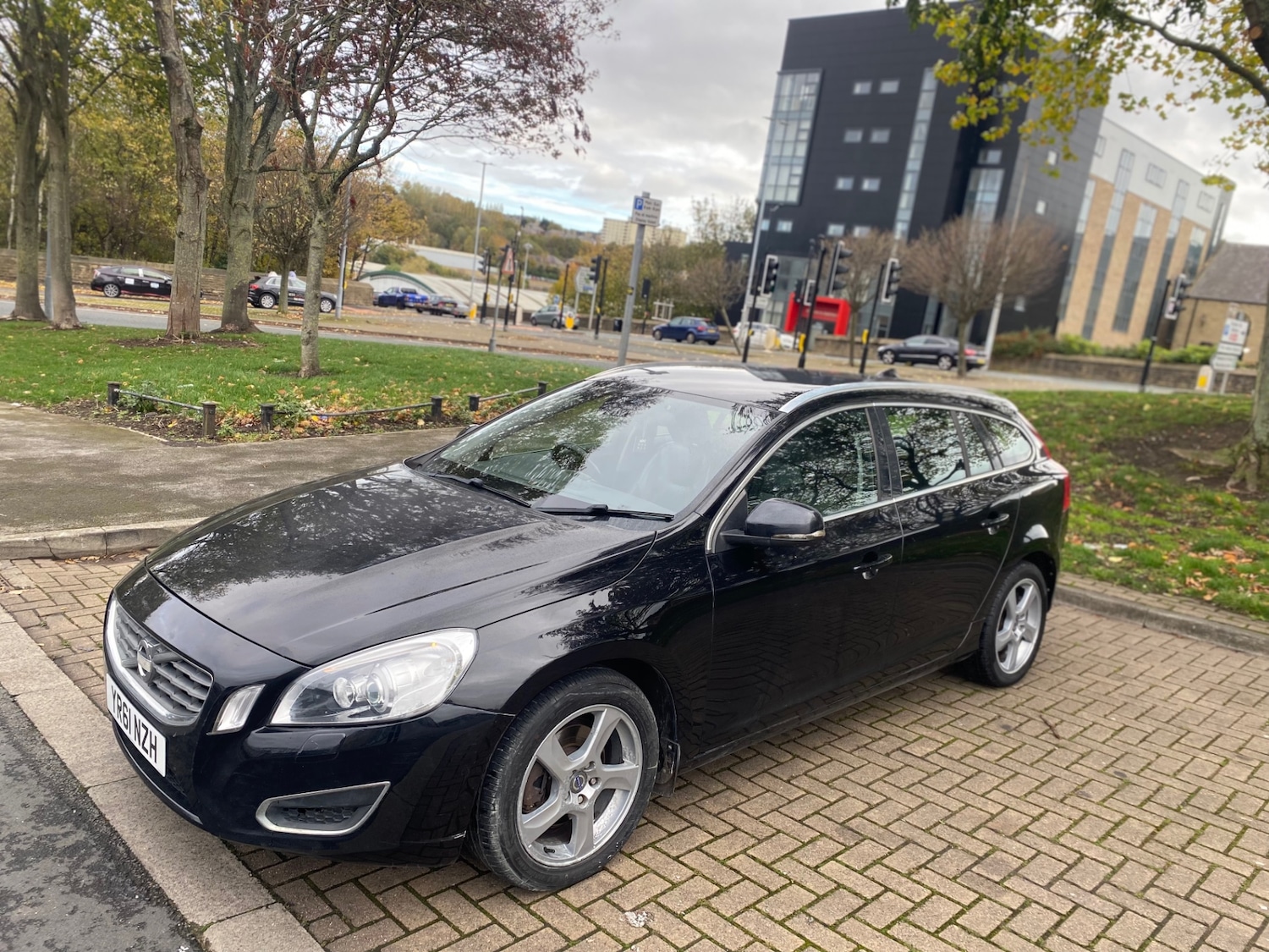 Used Volvo V60 2011 for sale - 76369540: Photo 3