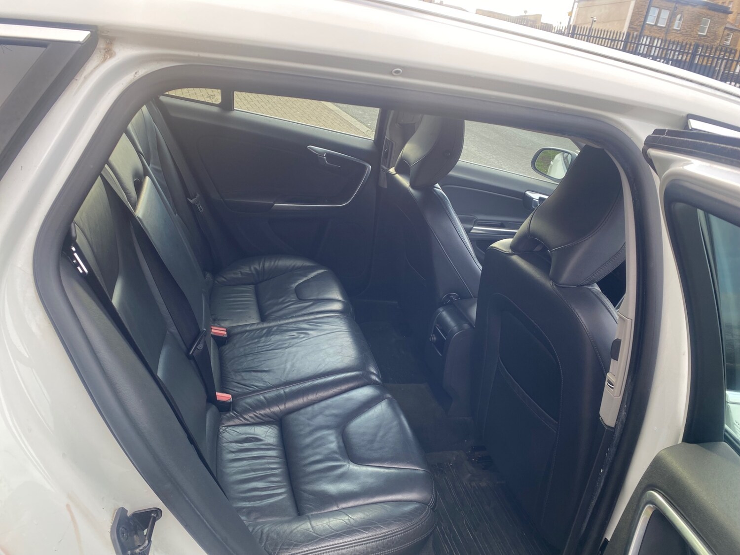 Used Volvo V60 2012 for sale - 77781511: Photo 10