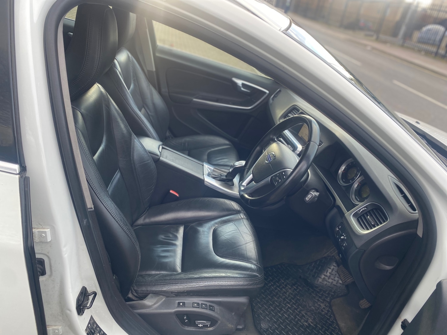 Used Volvo V60 2012 for sale - 77781511: Photo 11