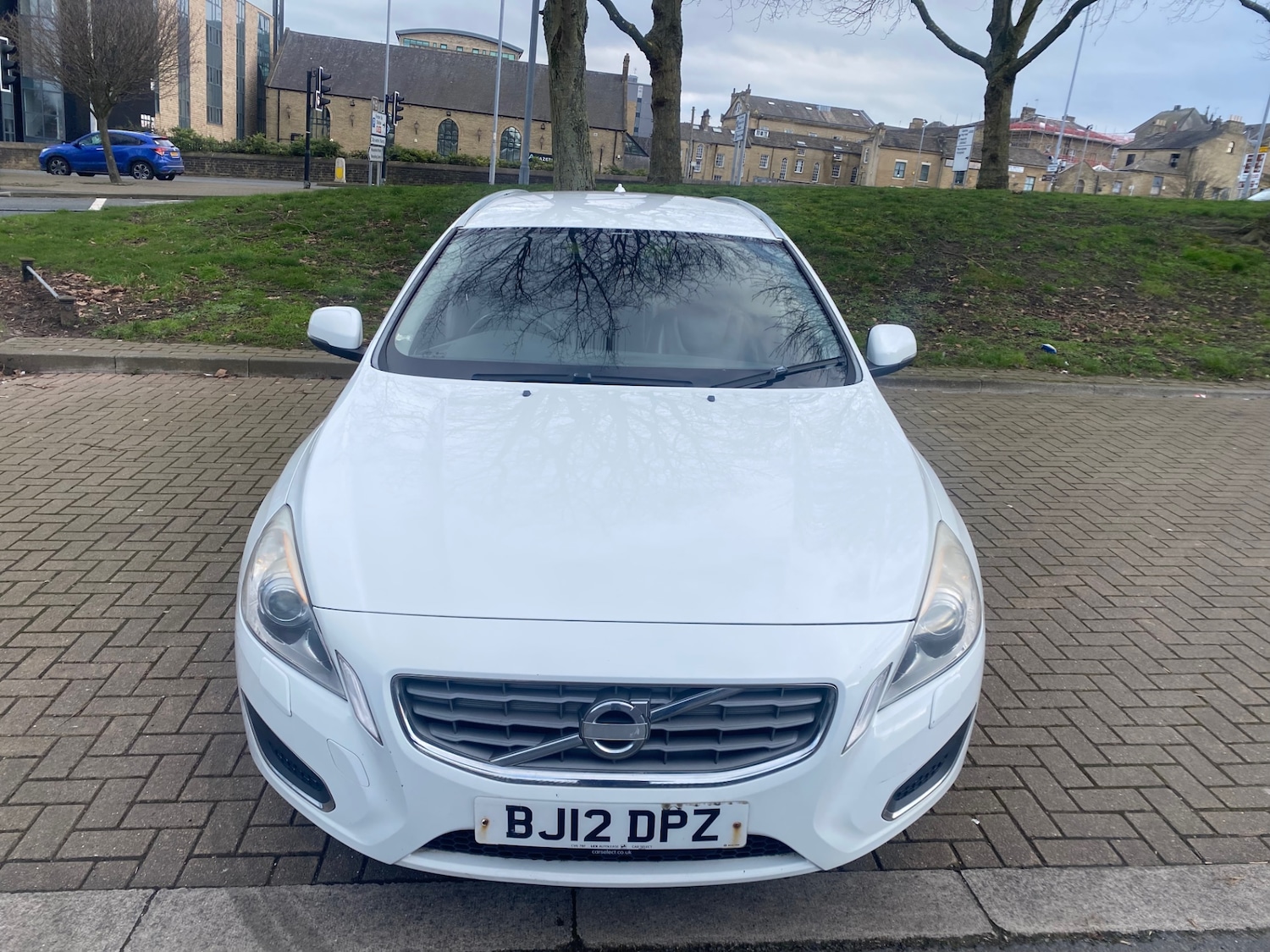 Used Volvo V60 2012 for sale - 77781511: Photo 2