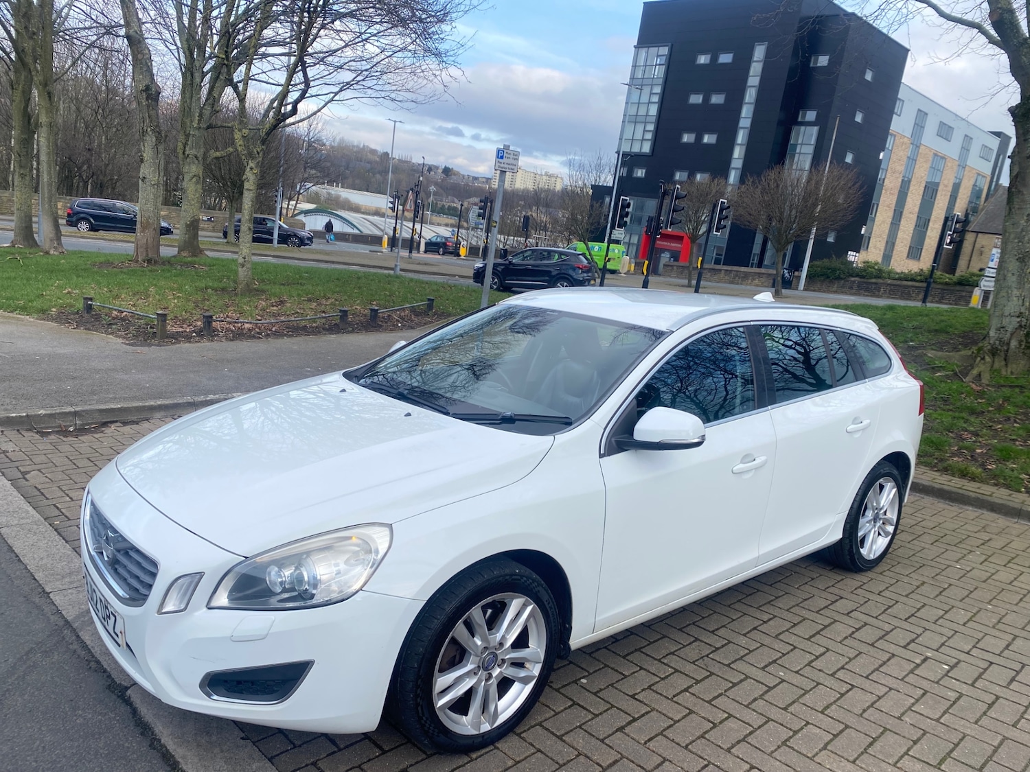 Used Volvo V60 2012 for sale - 77781511: Photo 3