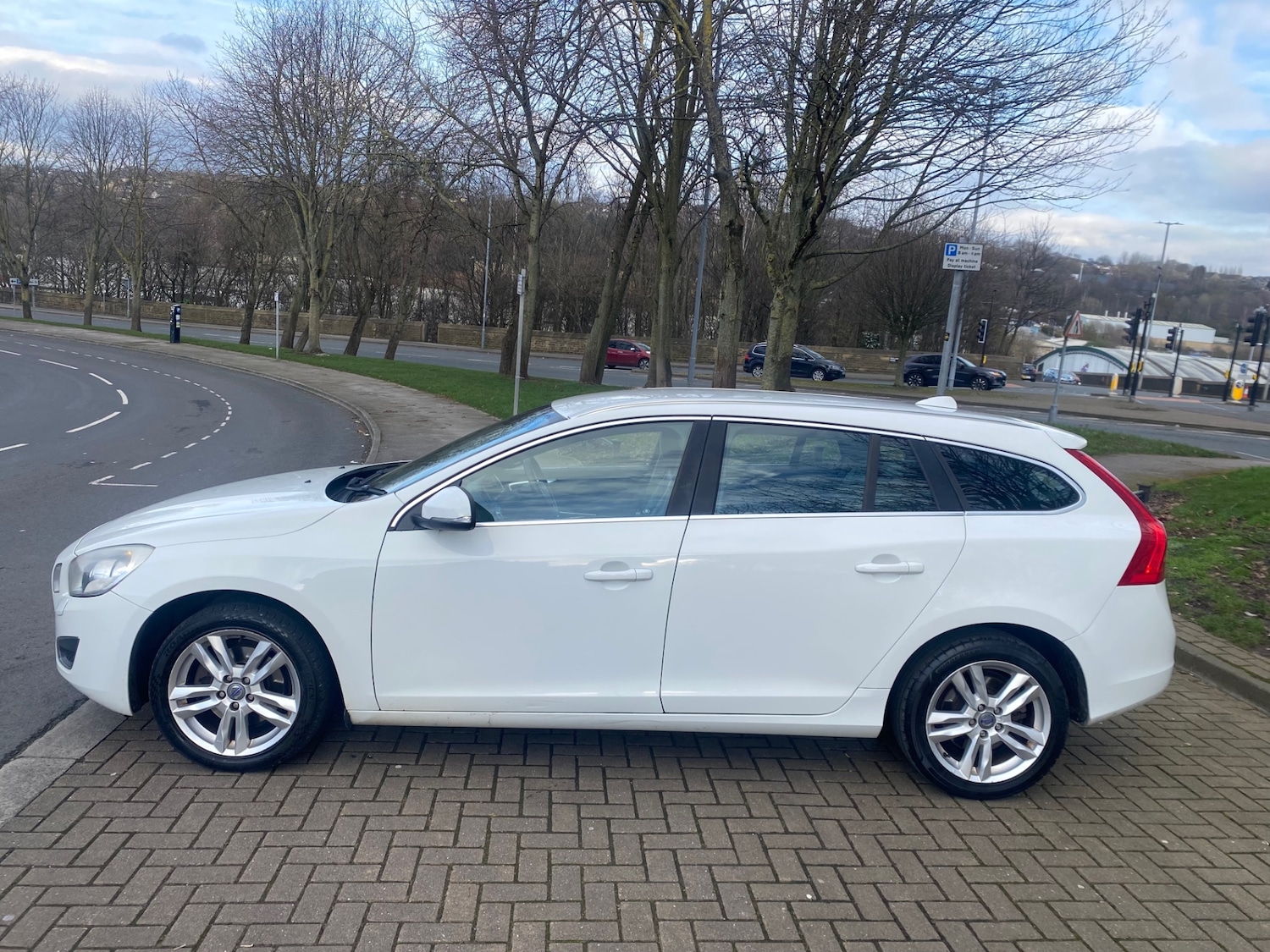 Used Volvo V60 2012 for sale - 77781511: Photo 4