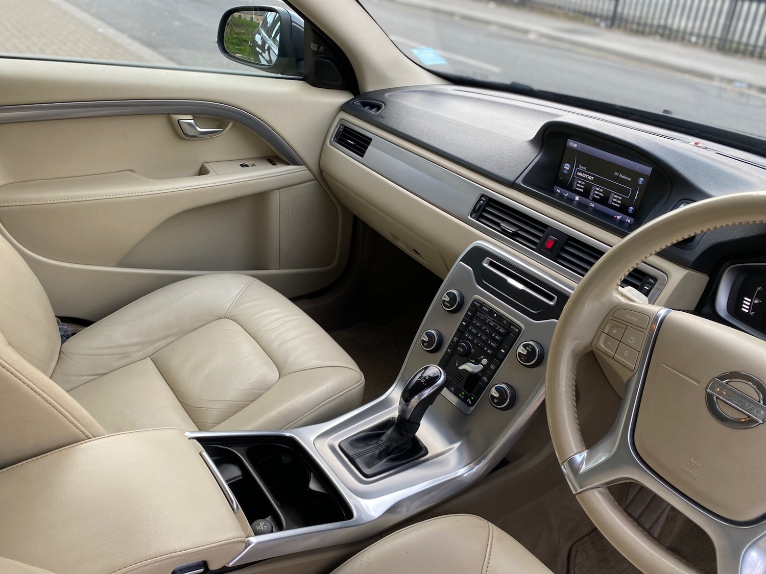 Used Volvo V70 2013 for sale - 77851827: Photo 13