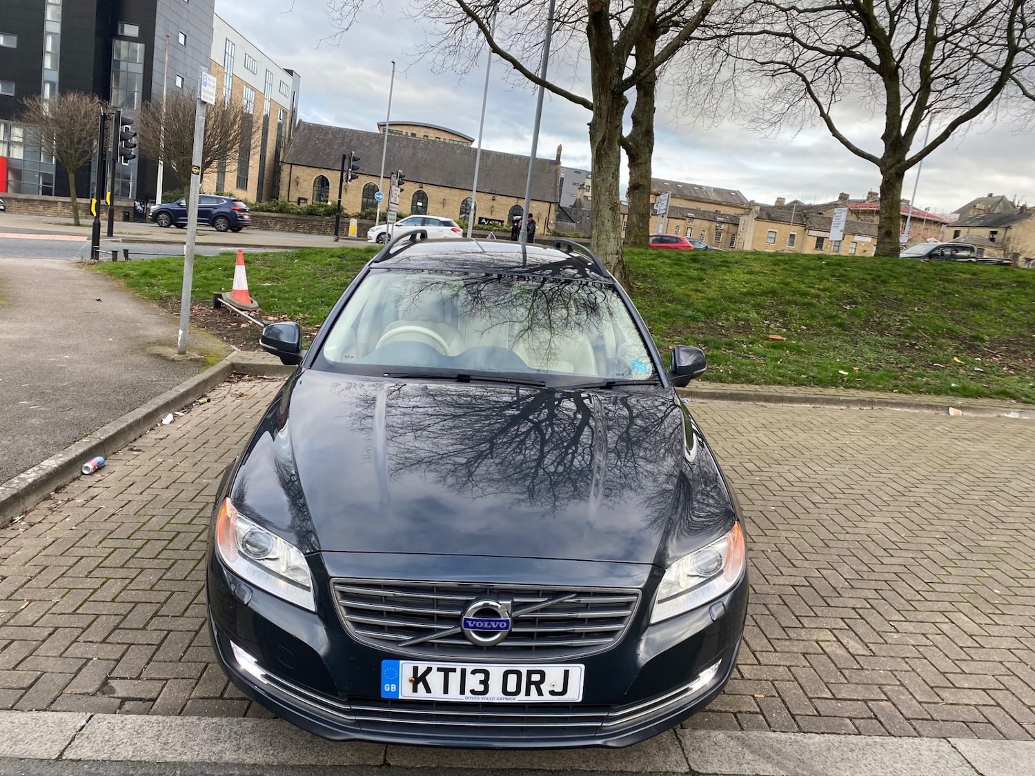 Used Volvo V70 2013 for sale - 77851827: Photo 2