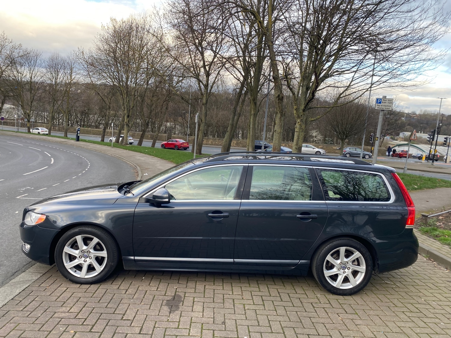 Used Volvo V70 2013 for sale - 77851827: Photo 4