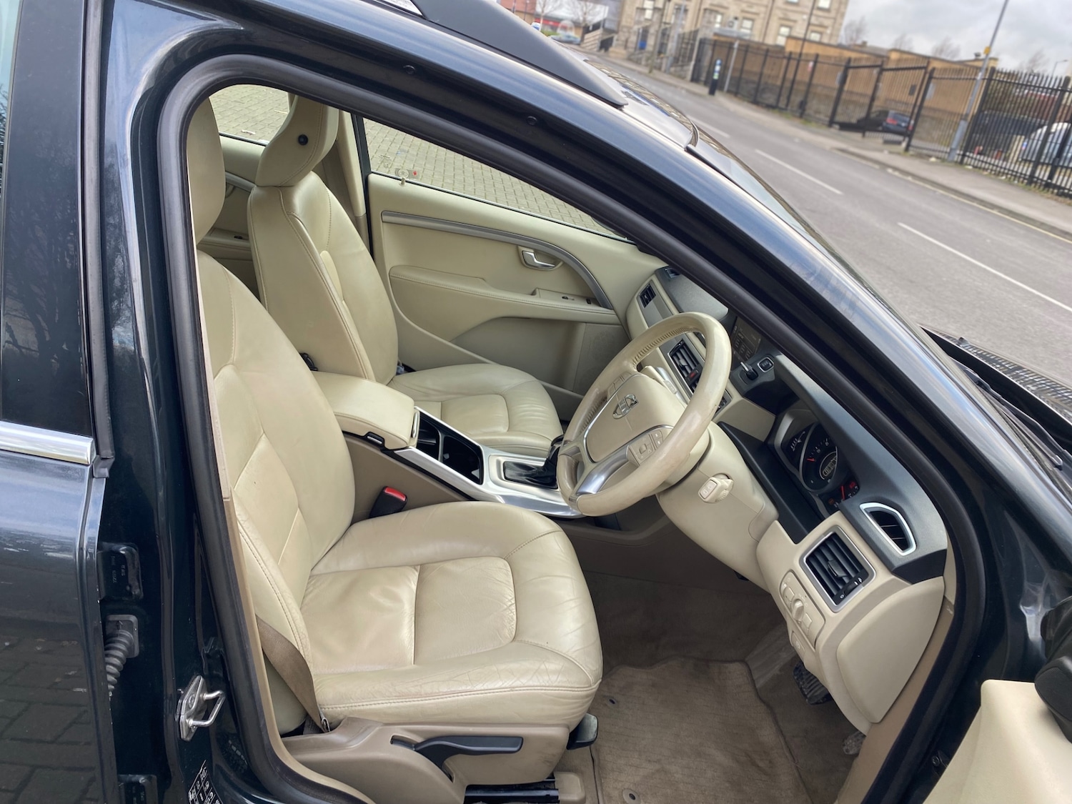 Used Volvo V70 2013 for sale - 77851827: Photo 9