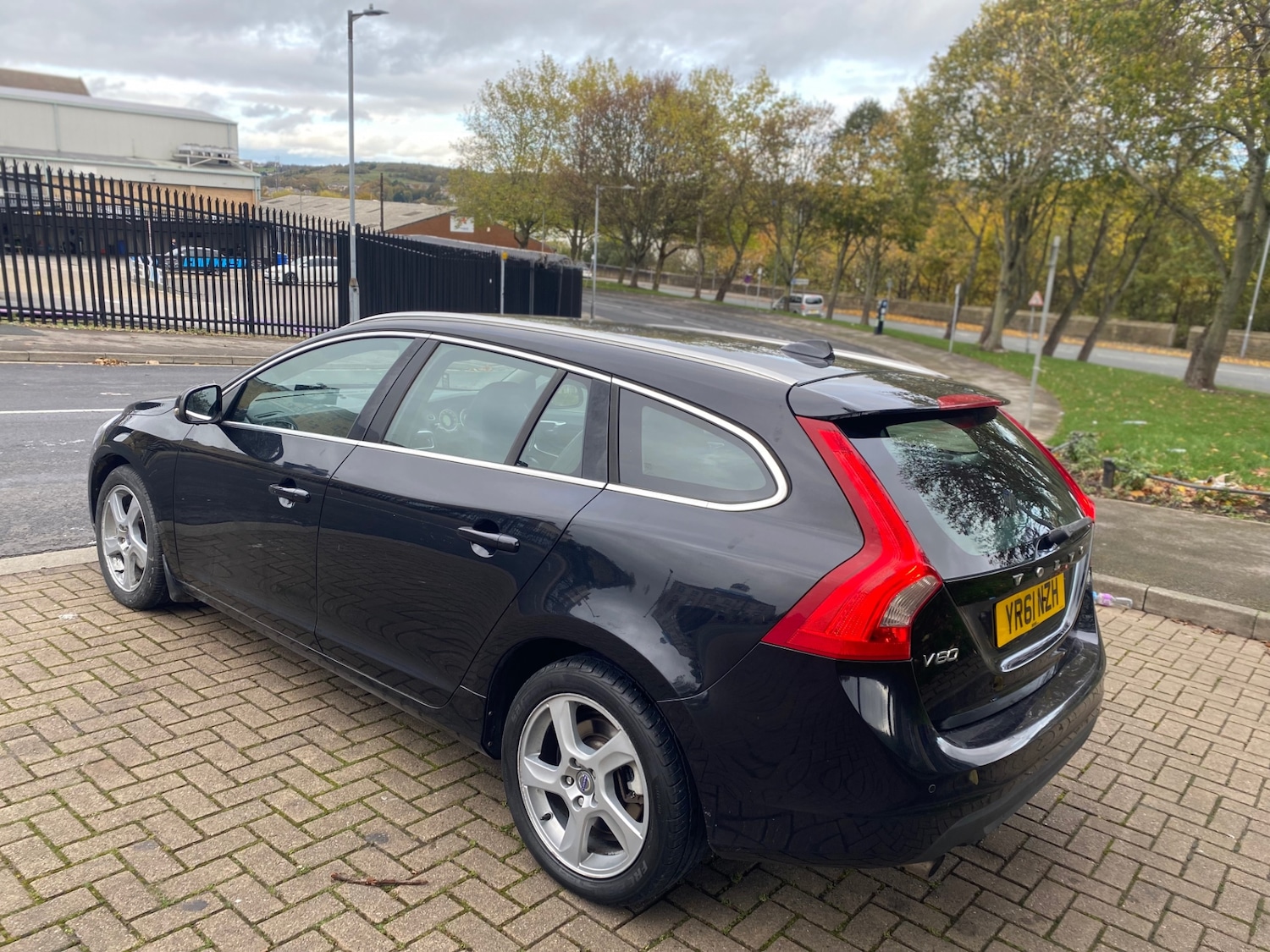 Used Volvo V60 2011 for sale - 76455553: Photo 4