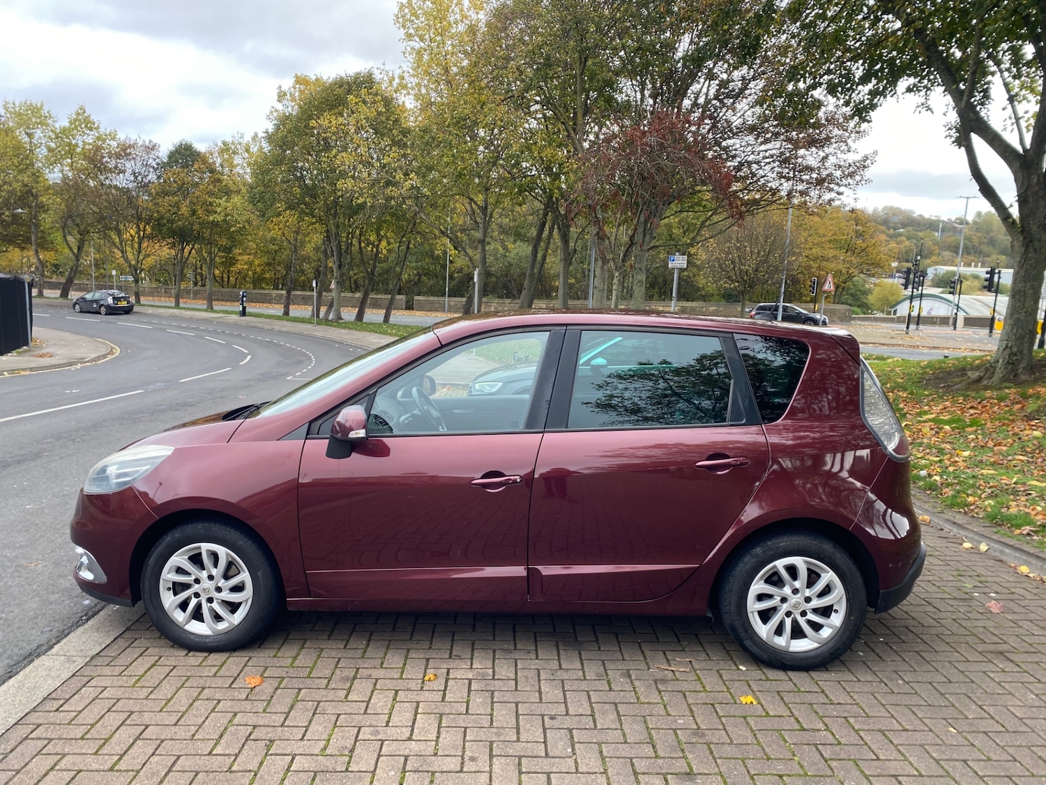 Used Renault Scenic 2012 for sale - 76369519: Photo 4
