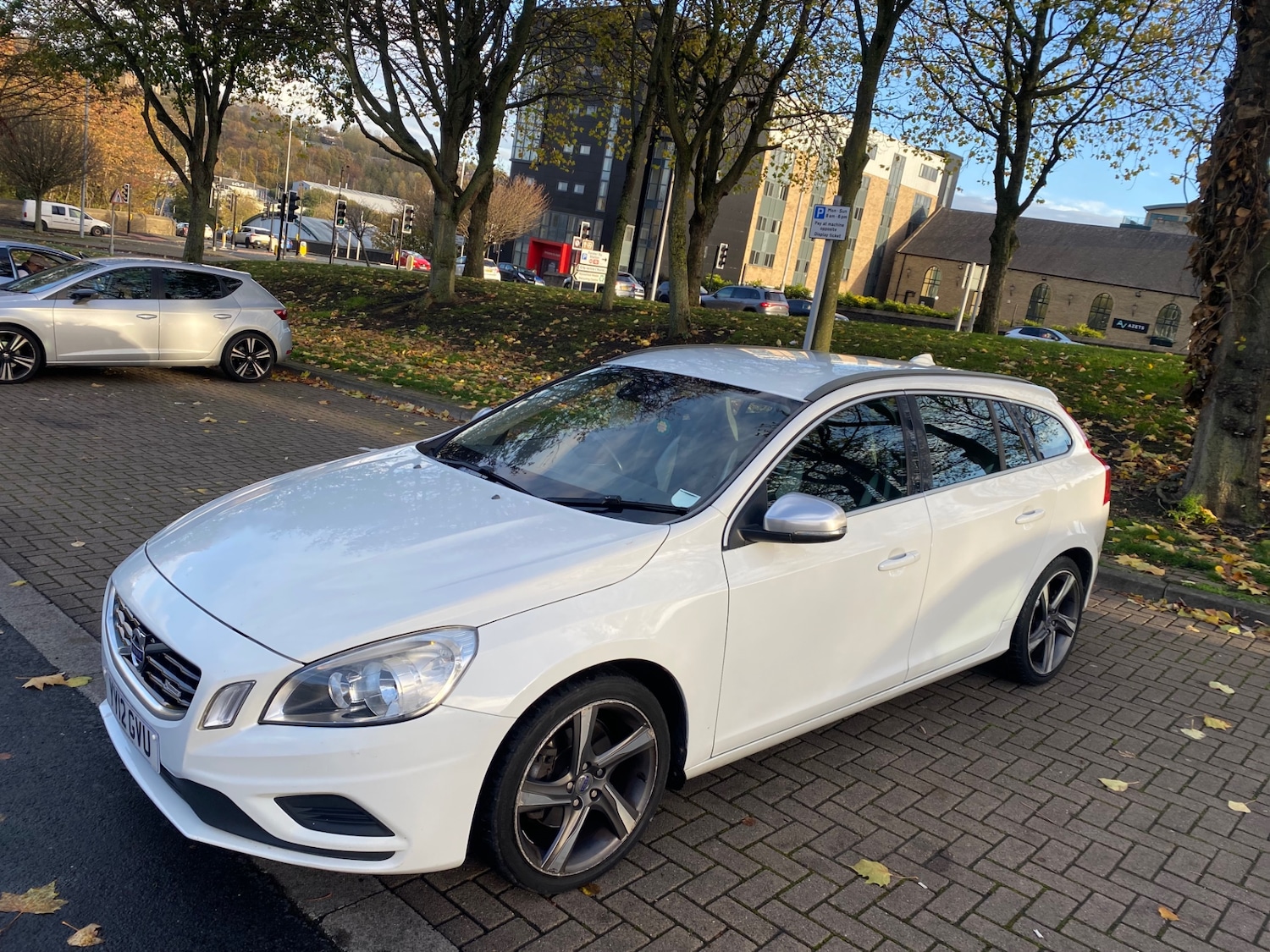 Used Volvo V60 2012 for sale - 76455539: Photo 3