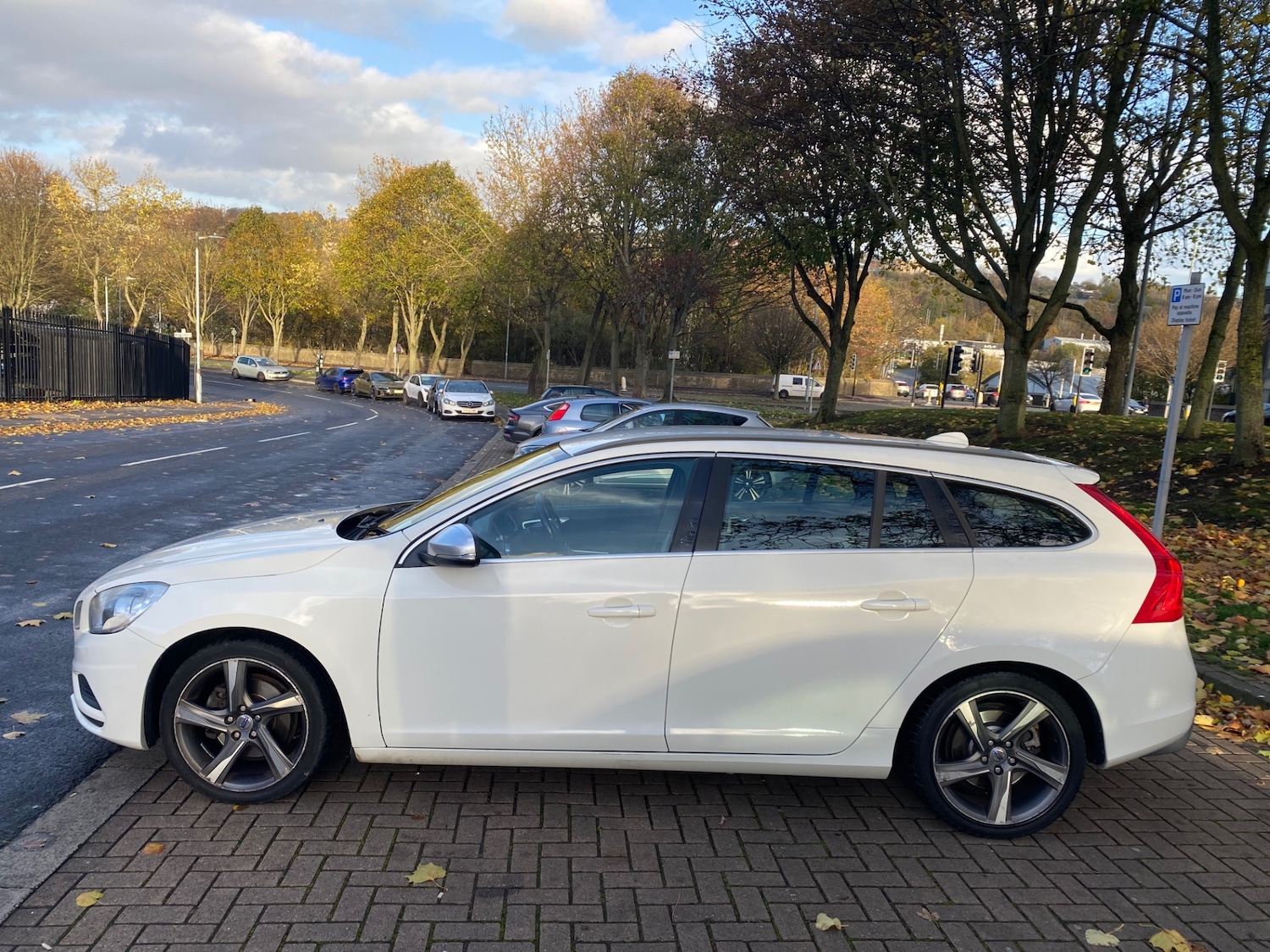 Used Volvo V60 2012 for sale - 76455539: Photo 4