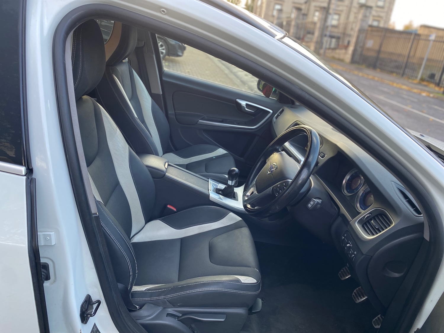 Used Volvo V60 2012 for sale - 76455539: Photo 9