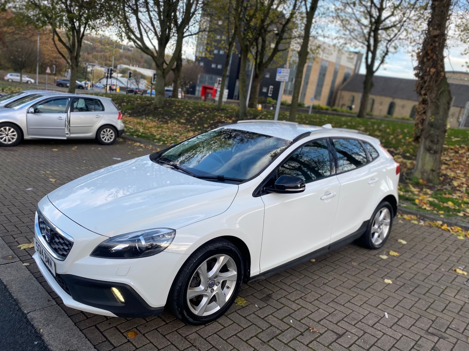 Used Volvo V40 2014 for sale - 76455579: Photo 3