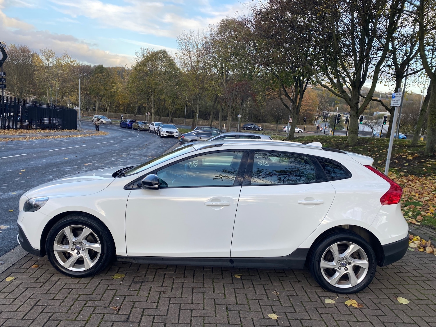 Used Volvo V40 2014 for sale - 76455579: Photo 4