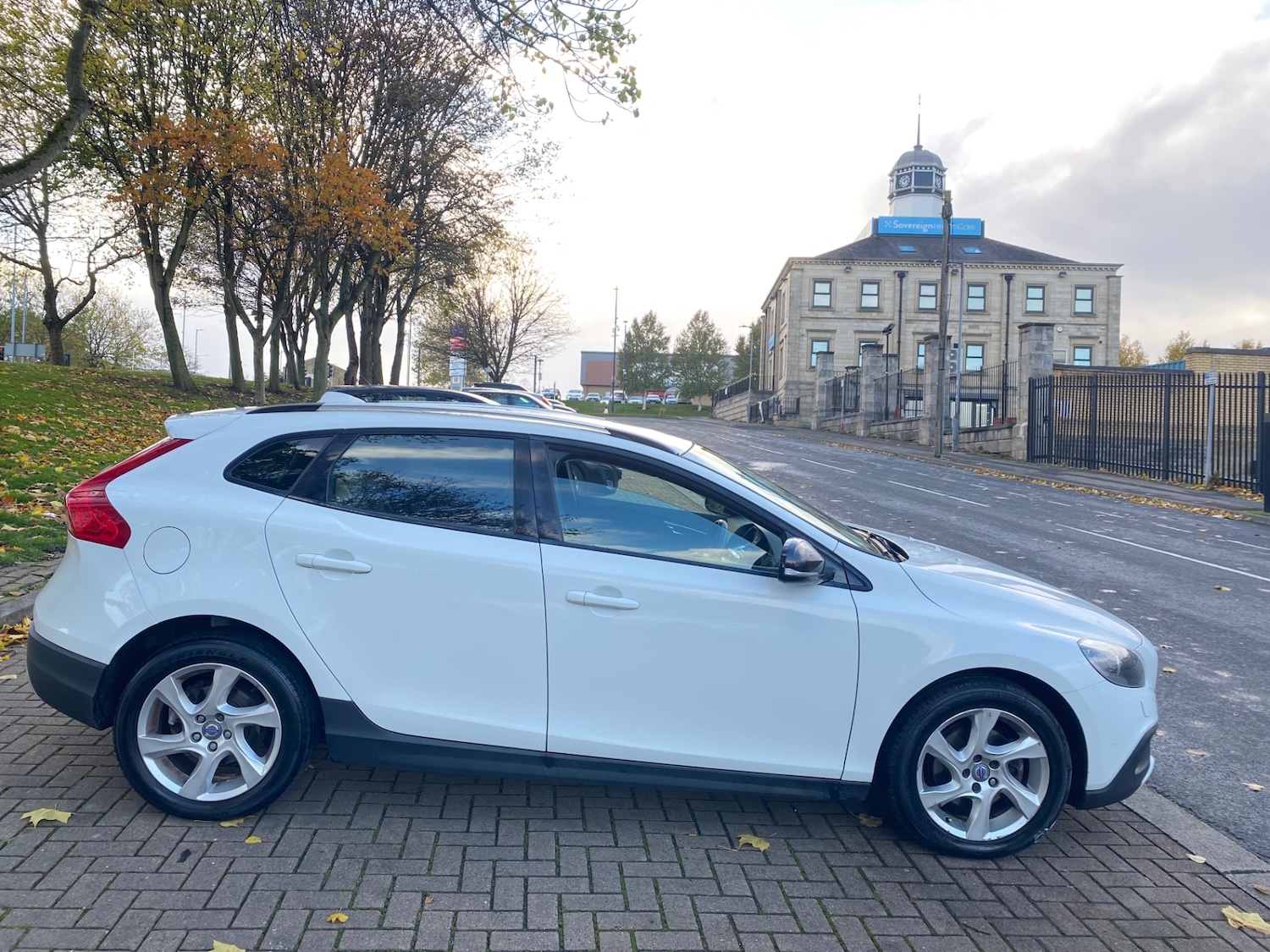 Used Volvo V40 2014 for sale - 76455579: Photo 8