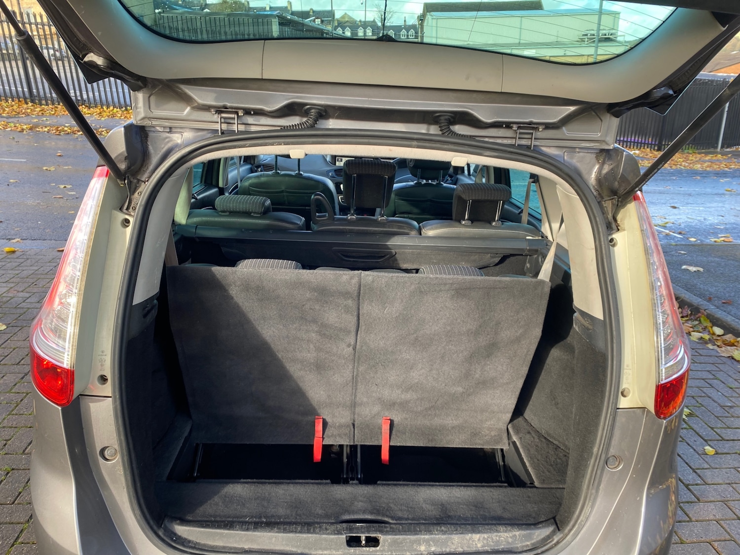 Used Renault Grand Scenic 2011 for sale - 76455542: Photo 11