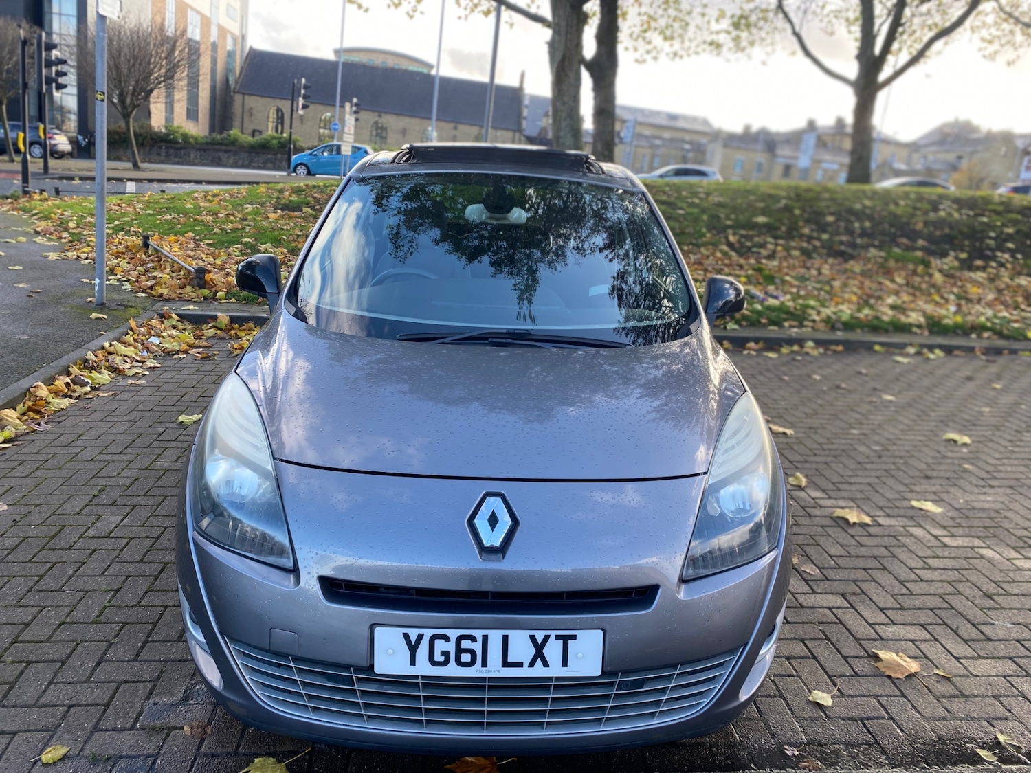 Used Renault Grand Scenic 2011 for sale - 76455542: Photo 2