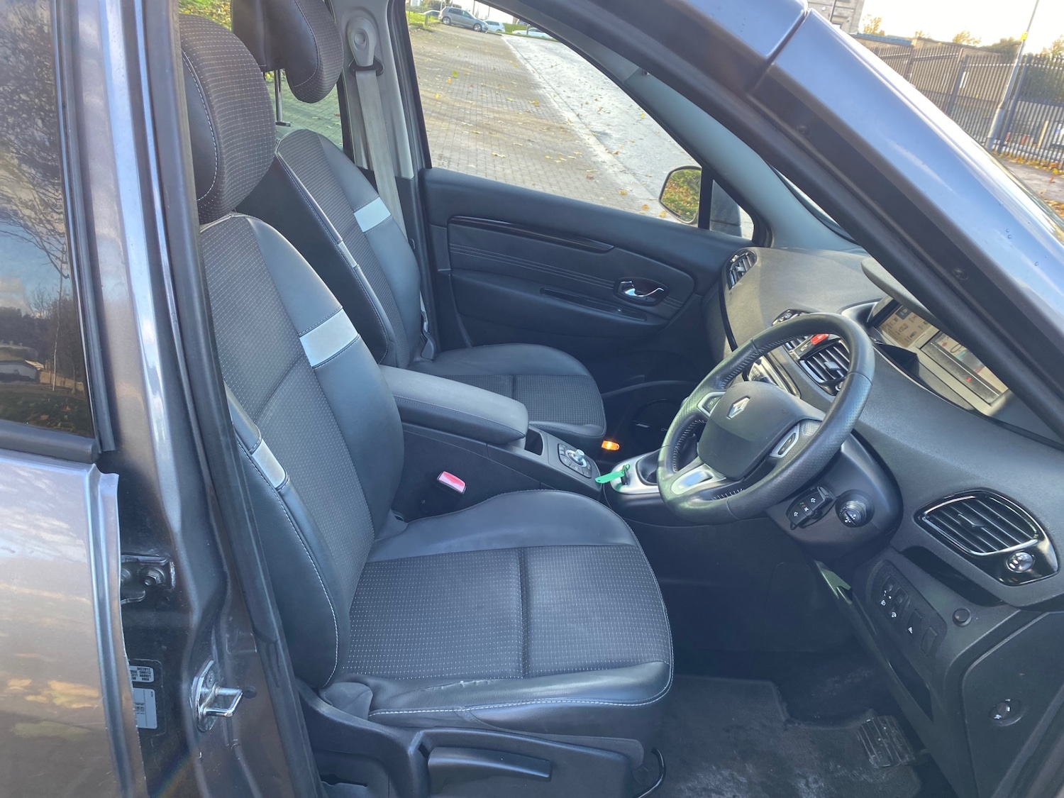 Used Renault Grand Scenic 2011 for sale - 76455542: Photo 7