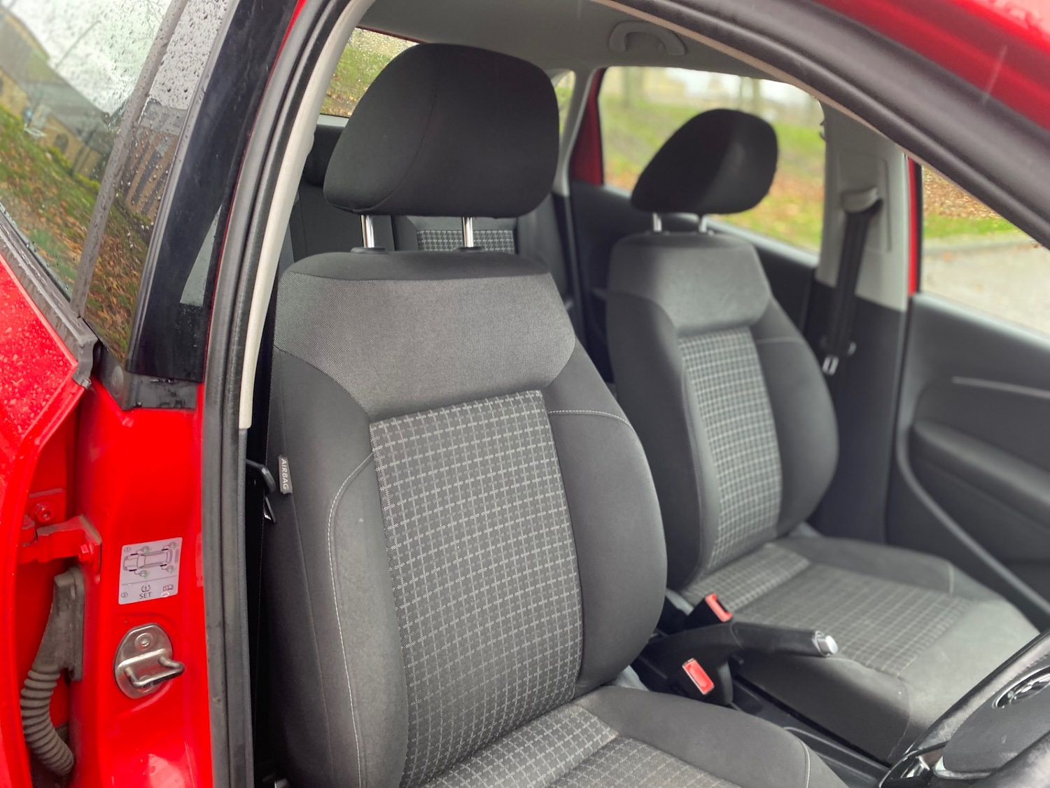 Used Volkswagen Polo 2015 for sale - 76829657: Photo 9