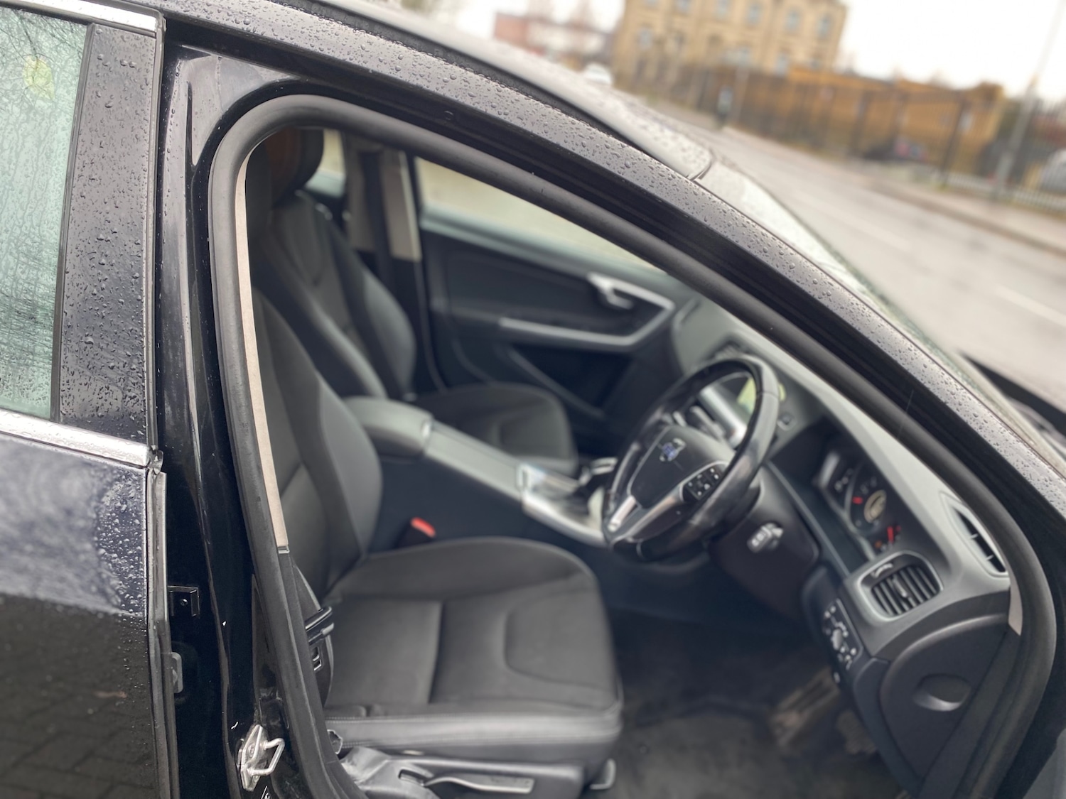 Used Volvo V60 2014 for sale - 77008520: Photo 10