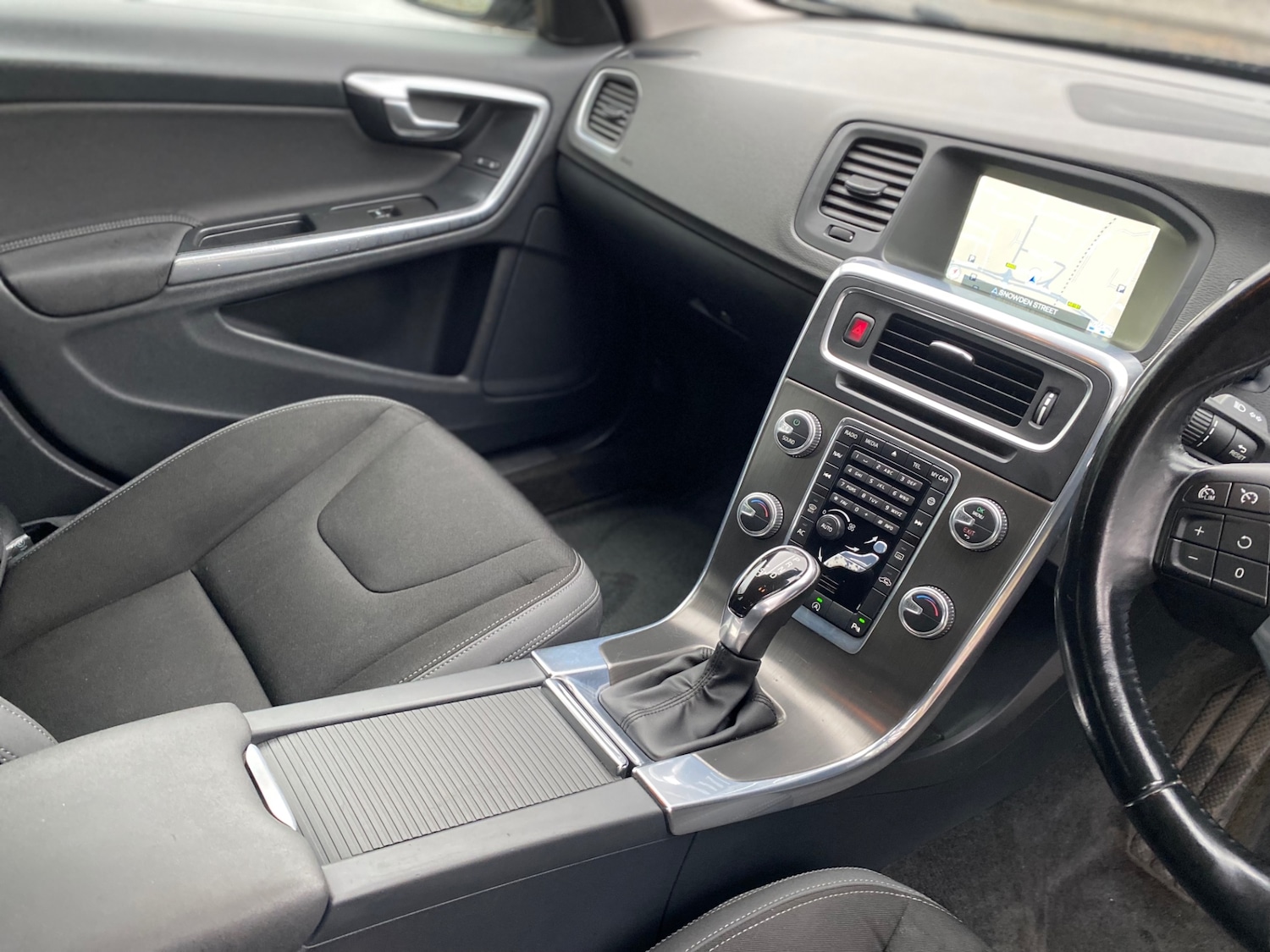 Used Volvo V60 2014 for sale - 77008520: Photo 14