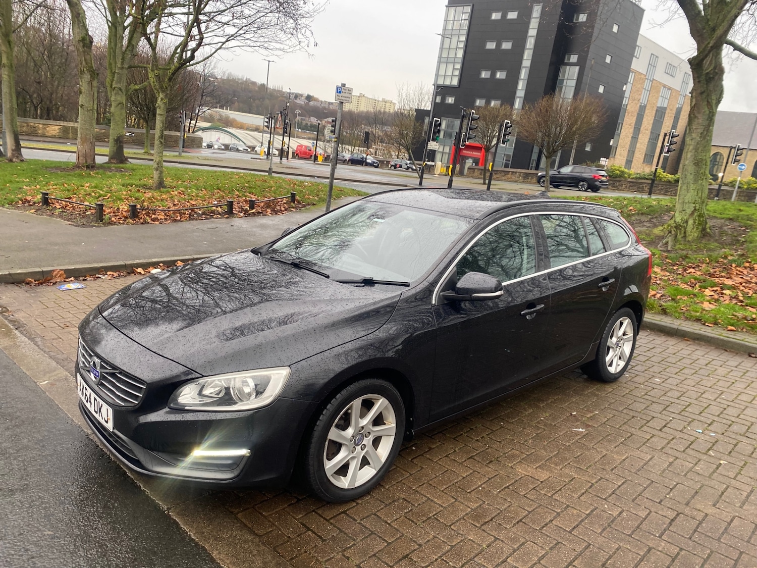 Used Volvo V60 2014 for sale - 77008520: Photo 3