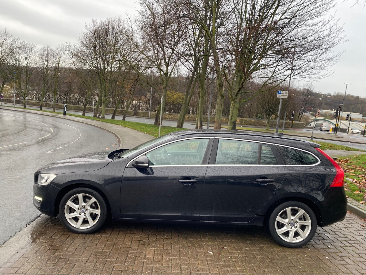 Used Volvo V60 2014 for sale - 77008520: Photo 4