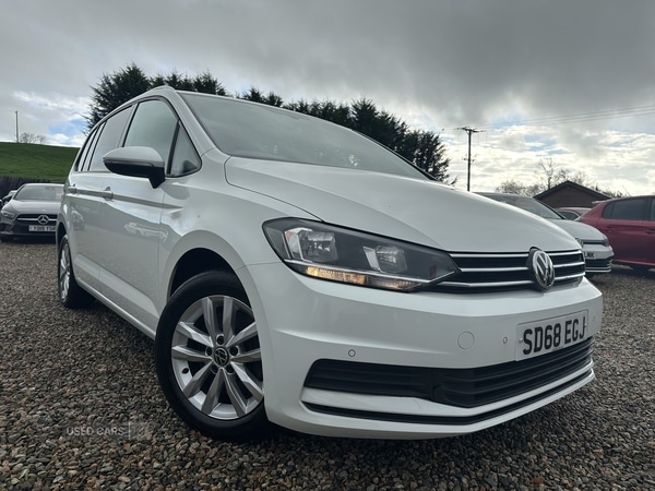 Used Volkswagen Touran 2018 for sale - 76500347: Photo 1