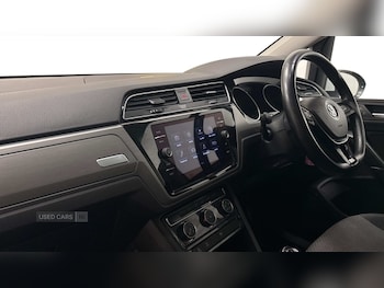 Used Volkswagen Touran 2018 for sale - 76202004: Photo 2