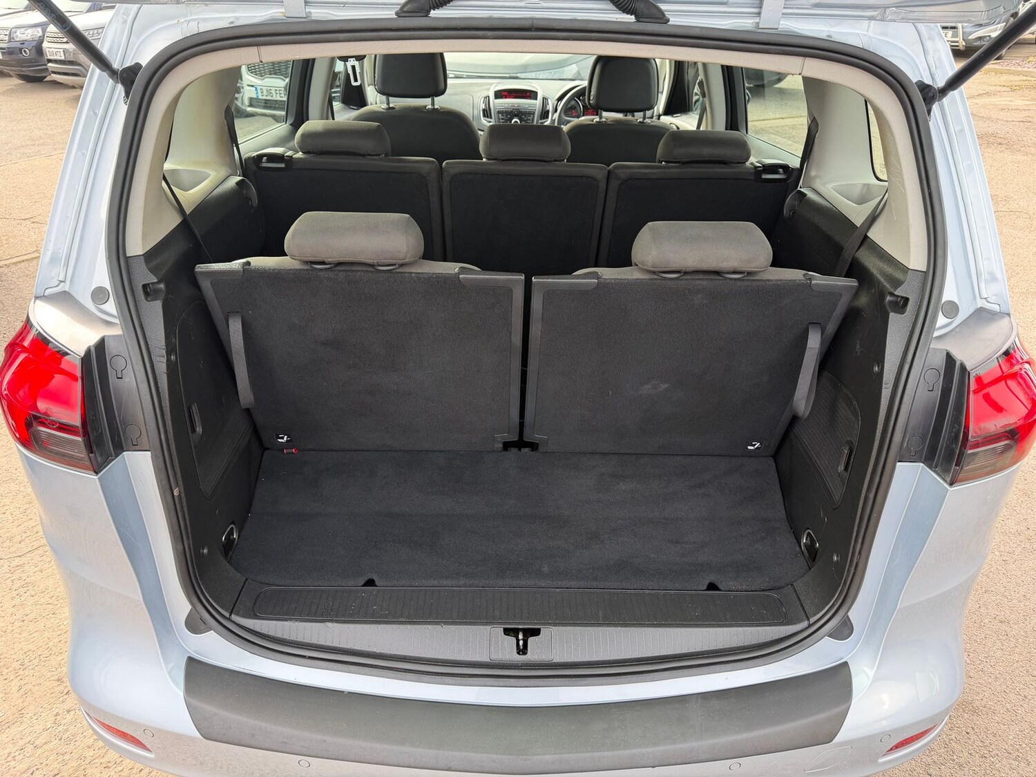 Used Vauxhall Zafira 2015 for sale - 77995205: Photo 9