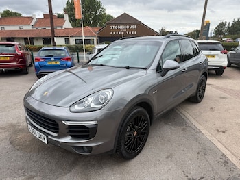 Used Porsche Cayenne 2016 for sale - 75671996: Photo