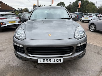 Used Porsche Cayenne 2016 for sale - 75671996: Photo
