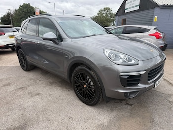 Used Porsche Cayenne 2016 for sale - 75671996: Photo