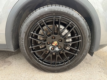 Used Porsche Cayenne 2016 for sale - 75671996: Photo