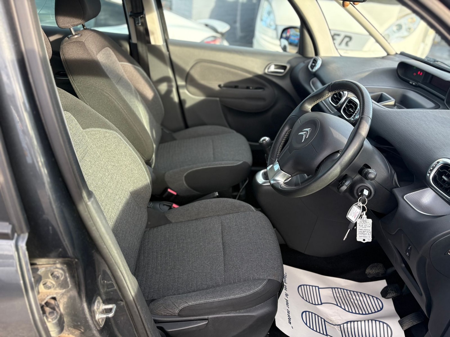 Used Citroen C3 Picasso 2017 for sale - 77726254: Photo 10