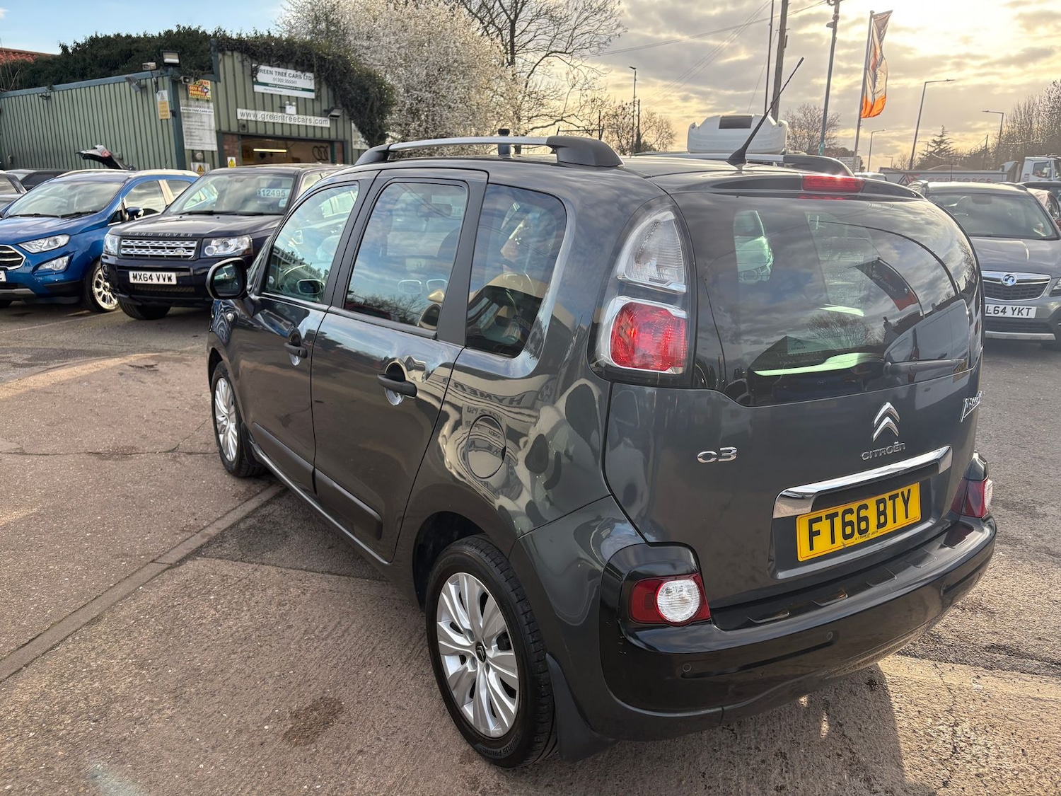 Used Citroen C3 Picasso 2017 for sale - 77726254: Photo 3