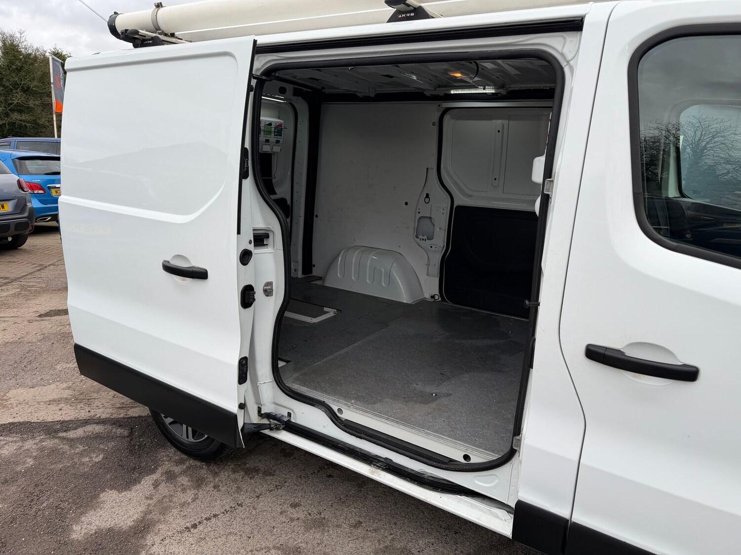 Used Vauxhall Vivaro 2017 for sale - 77855868: Photo 10