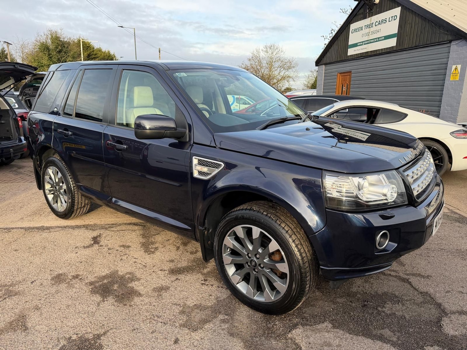 Used Land Rover Freelander 2014 for sale - 77614602: Photo 2