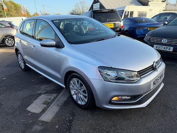 Used Volkswagen Polo 2015 for sale - 76773544: Photo