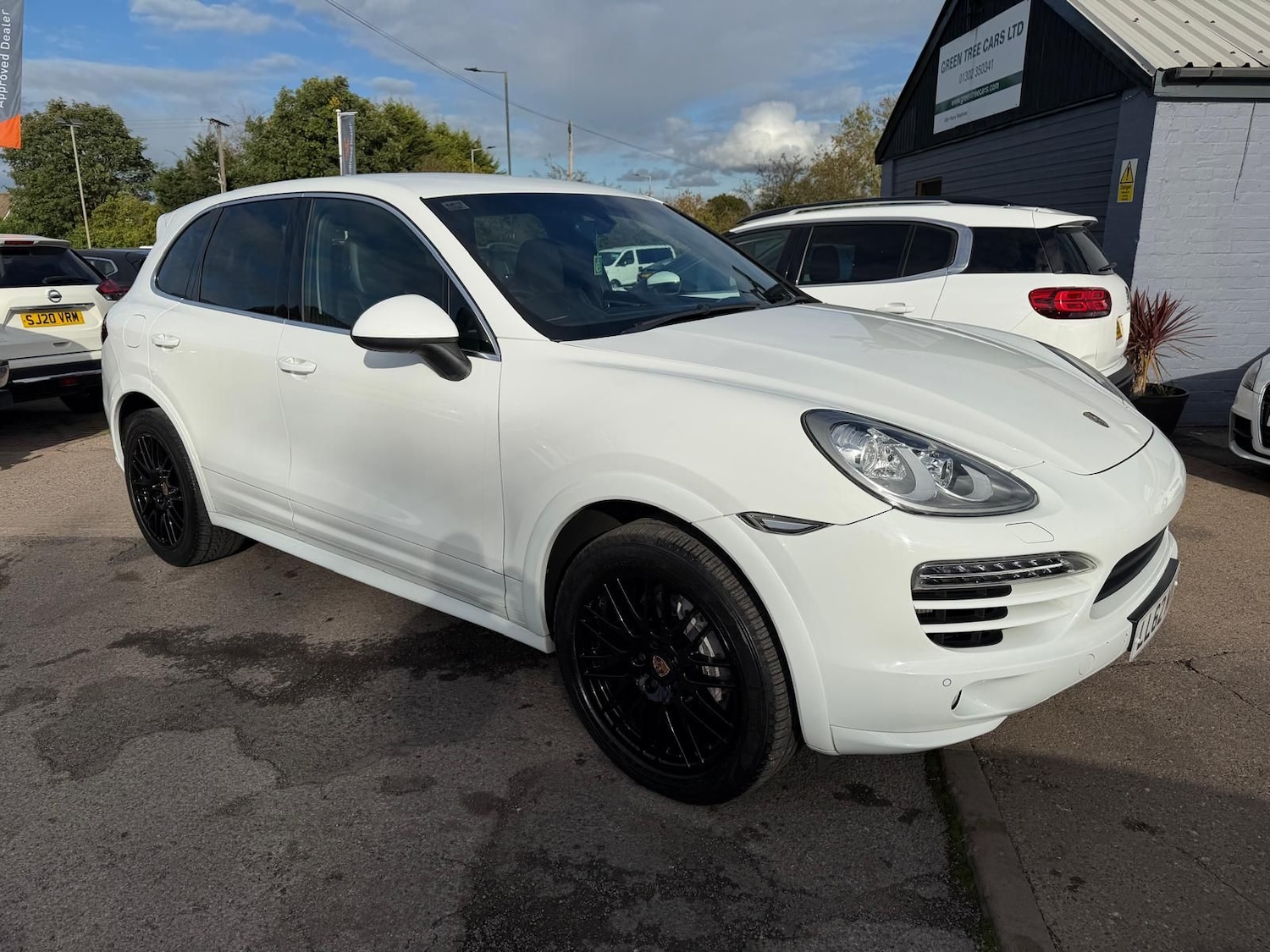 Used Porsche Cayenne 2012 for sale - 76350687: Photo 2