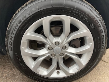 Used Land Rover Discovery Sport 2017 for sale - 77324770: Photo