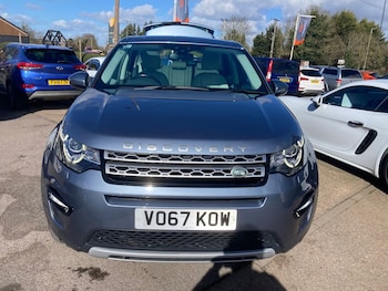 Used Land Rover Discovery Sport 2017 for sale - 77894038: Photo