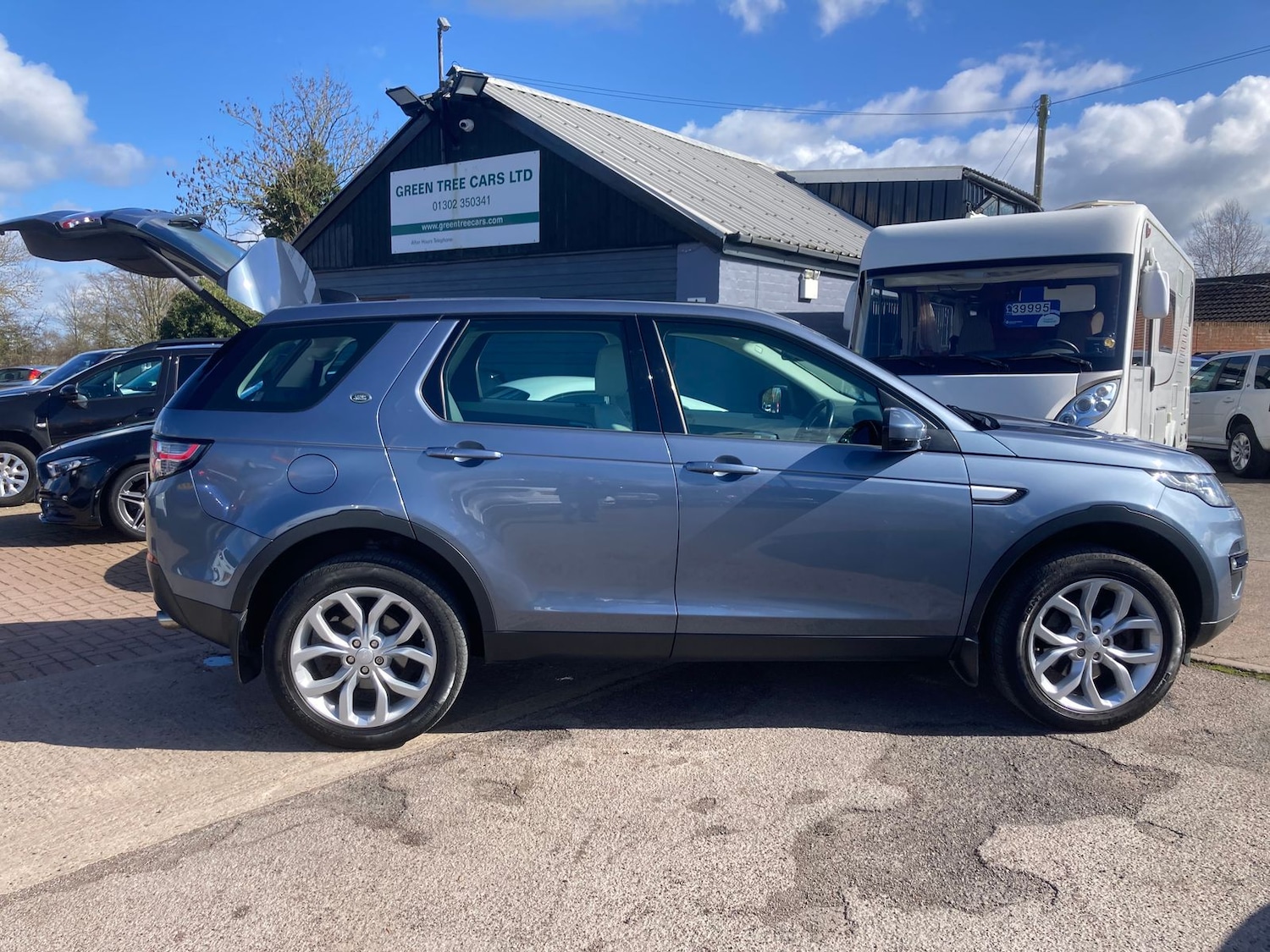 Used Land Rover Discovery Sport 2017 for sale - 77894038: Photo 5