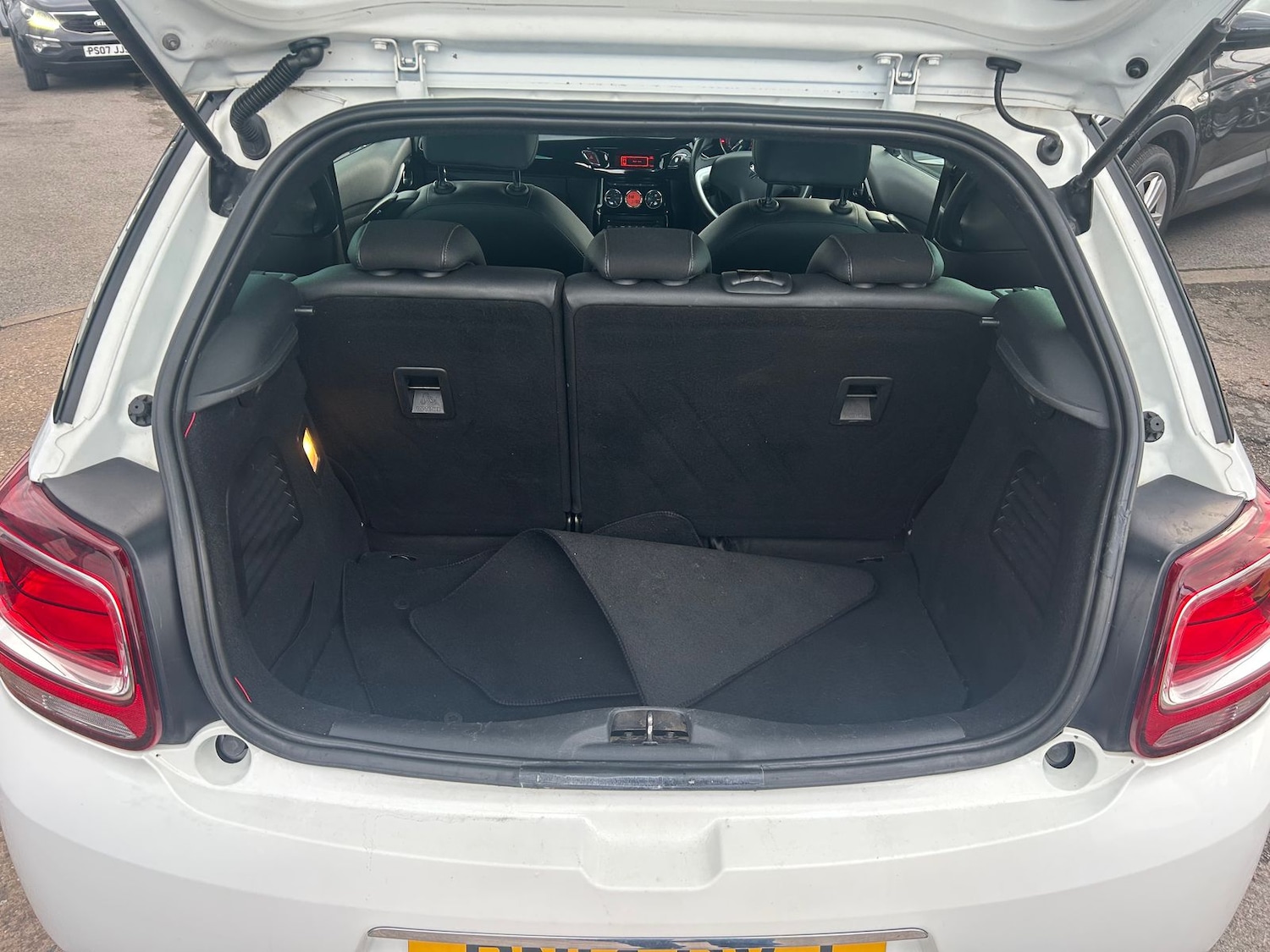 Used Citroen DS3 2014 for sale - 76901626: Photo 16